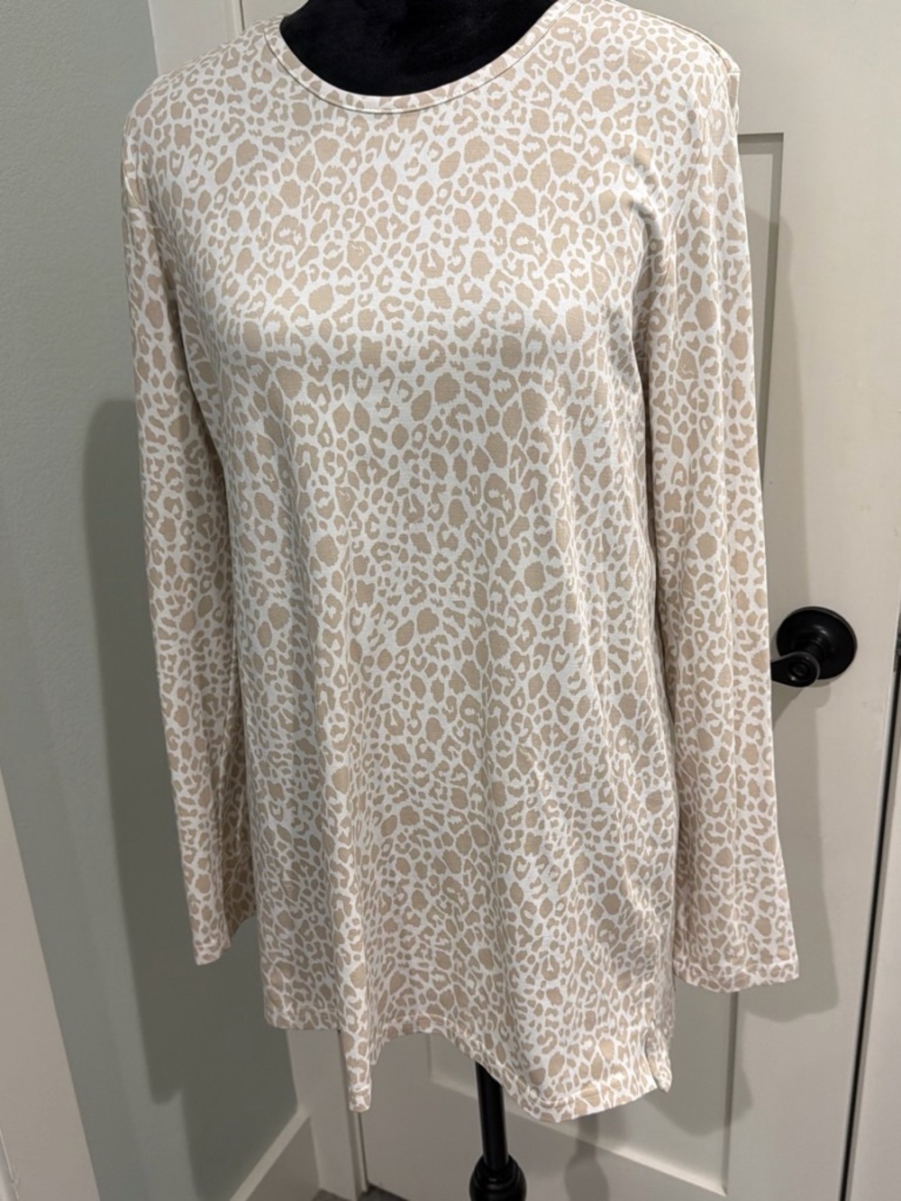 Marleylilly Long Sleeve Cream Leopard Print Top 95 cotton 5 spandex size large